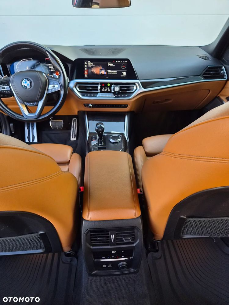 BMW Seria 3 330i xDrive M Sport Shadow - 11