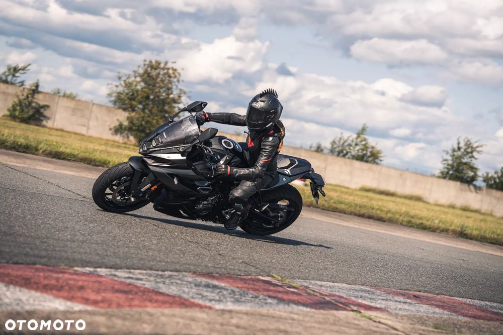 Suzuki GSX-R - 19