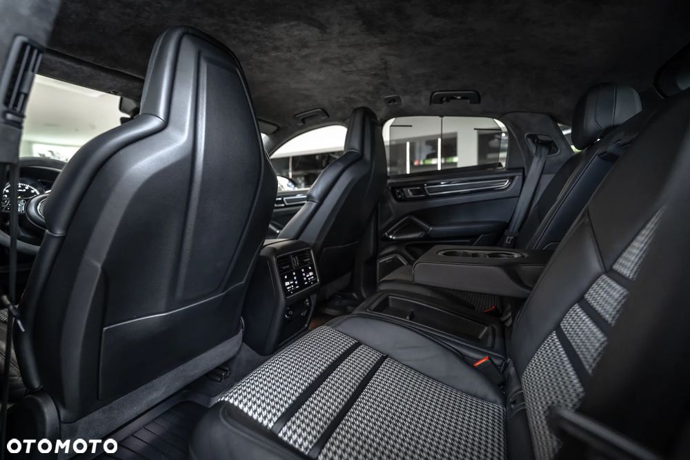 Porsche Cayenne - 35