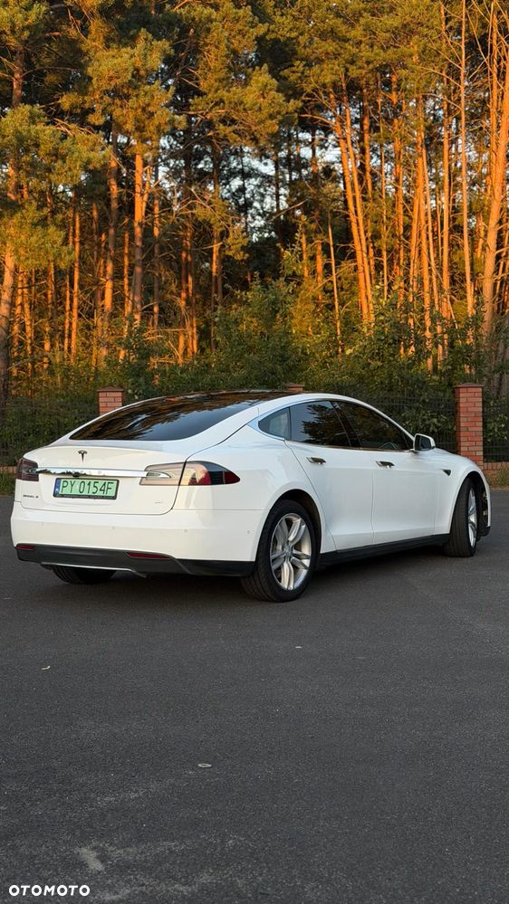 Tesla Model S - 4