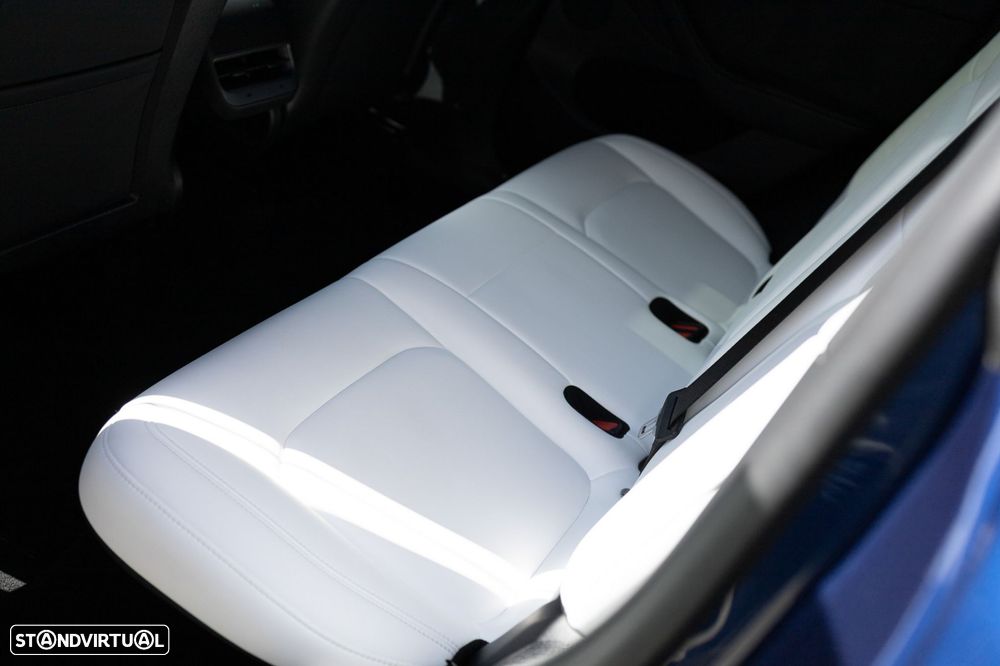 Tesla Model Y Long-Range RWD - 19