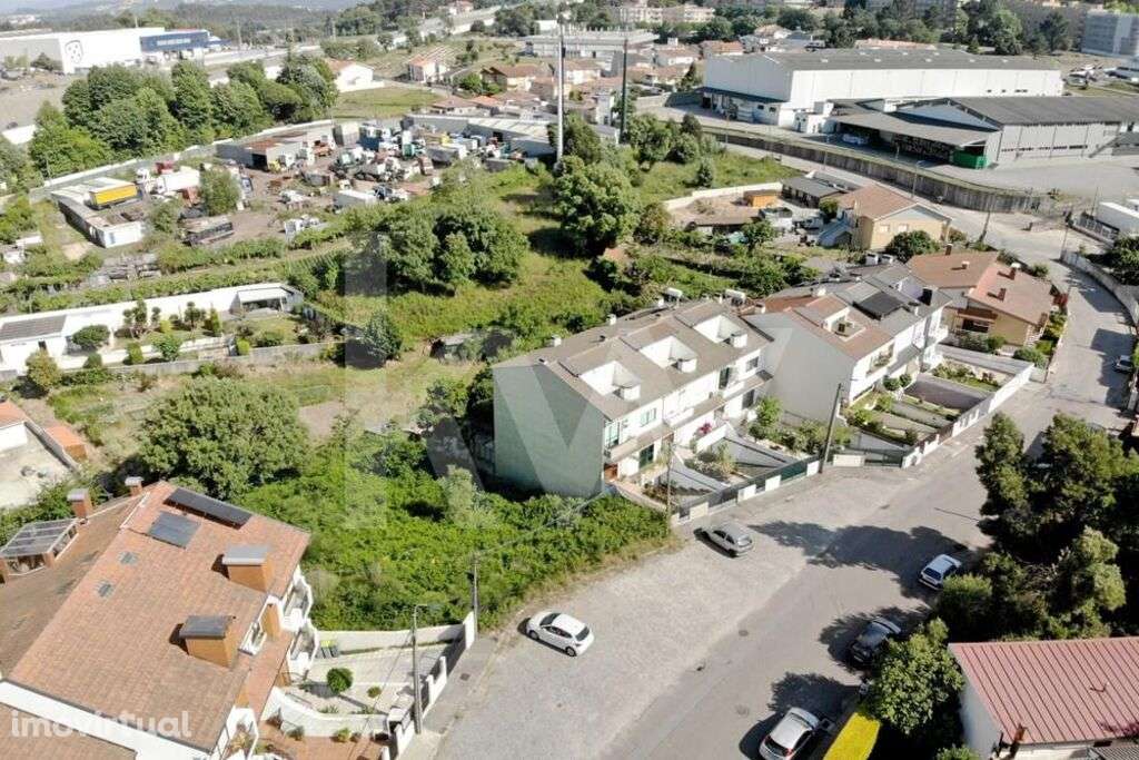 Terreno urbano em excelente localização em Pedroso - Vila Nova de Gaia - Grande imagem: 2/16