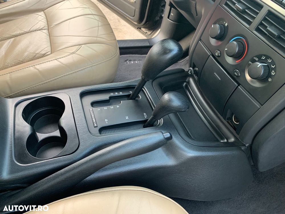 Jeep Grand Cherokee - 25