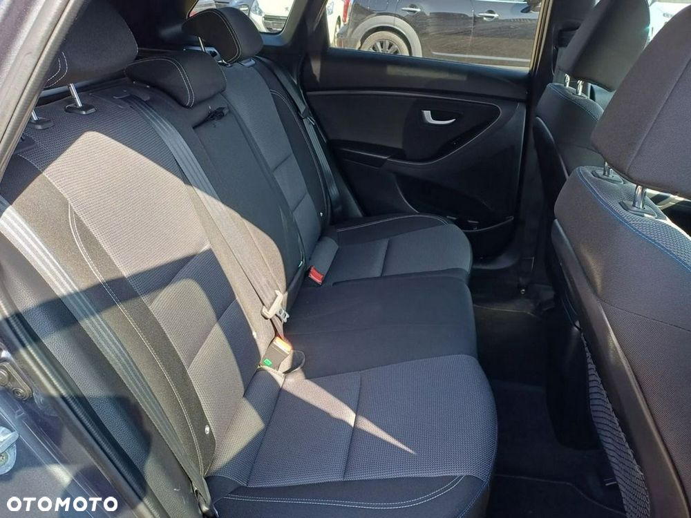 Hyundai i30 blue Kombi 1.6 GDi Passion - 14