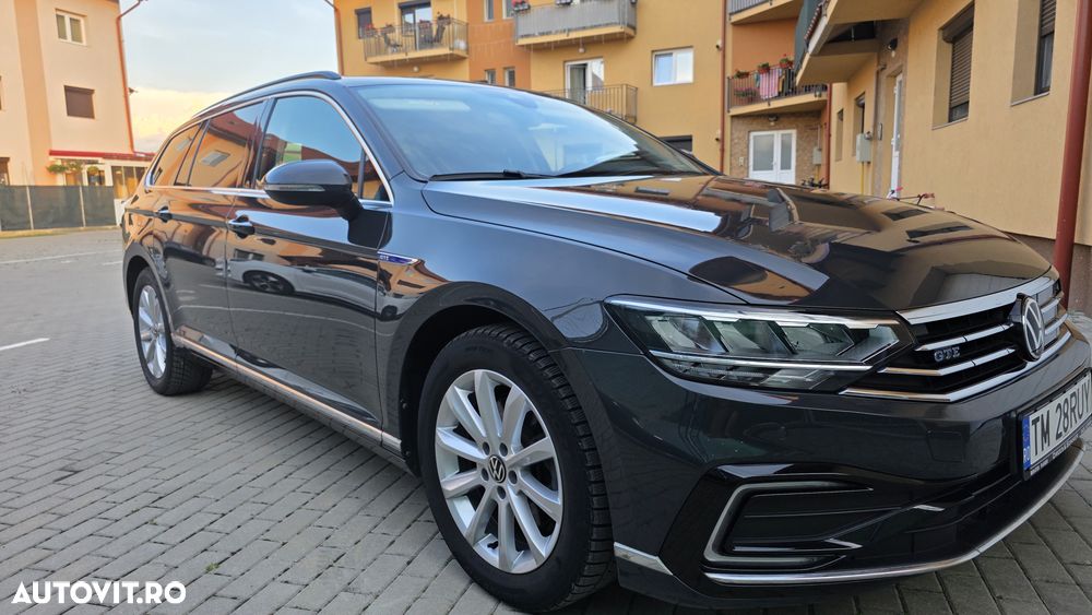 Volkswagen Passat - 4