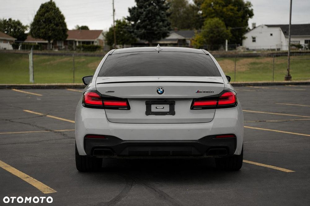 BMW Seria 5 M550i xDrive sport - 4