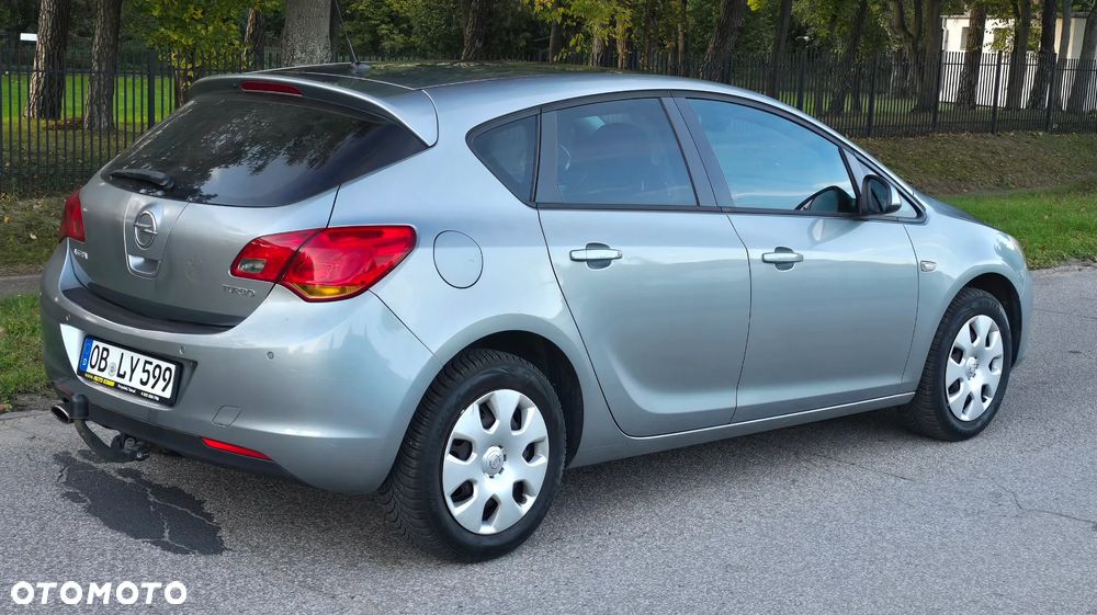 Opel Astra 2011 photo 5