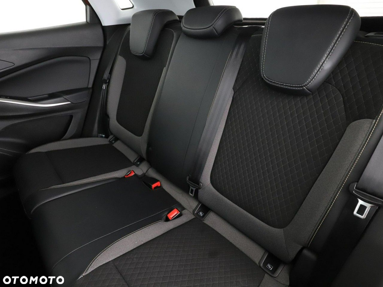 Opel Grandland X 1.2 T GPF Design Line S&S - 17
