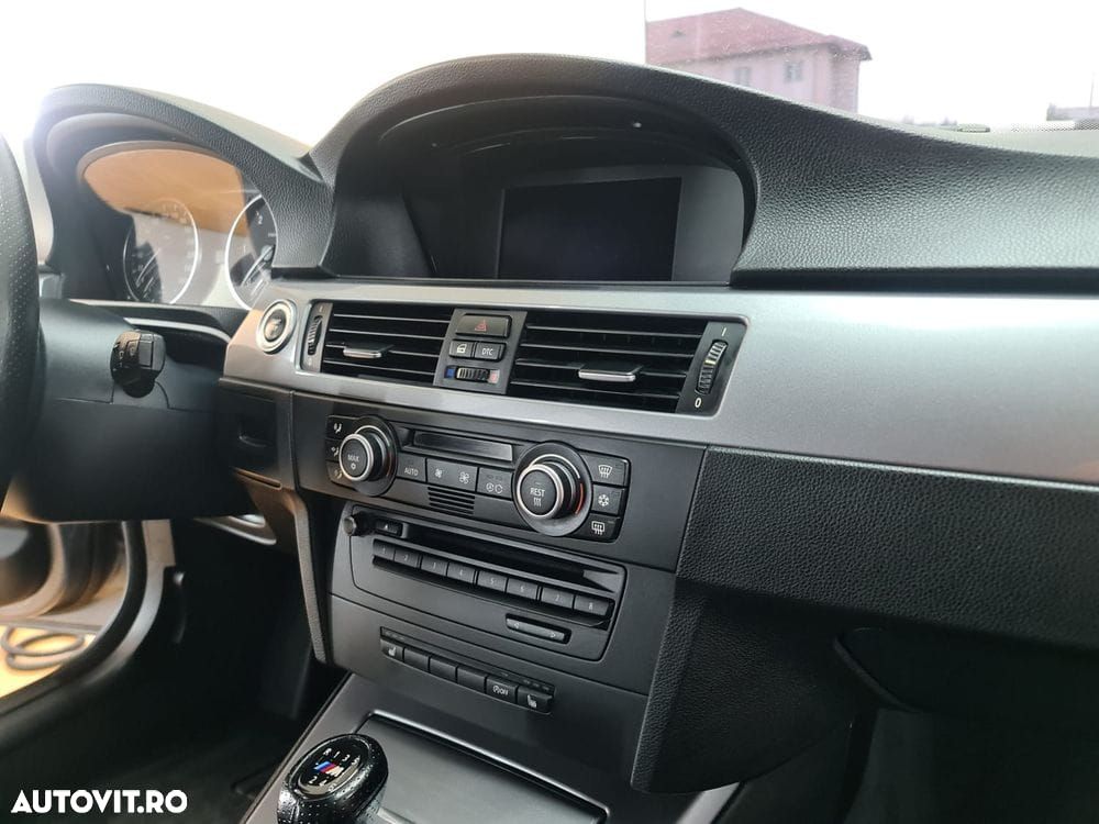 BMW Seria 3 318d DPF Edition Sport - 23