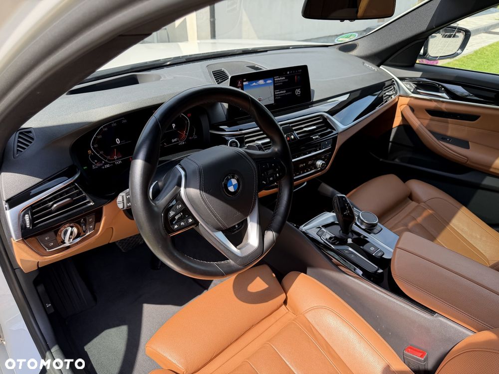 BMW Seria 5 520d Sport Line - 24