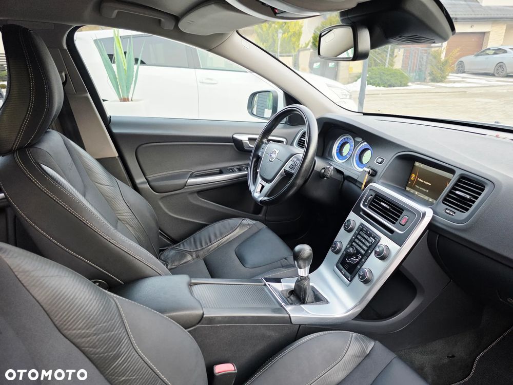 Volvo S60 D4 R-Design - 15