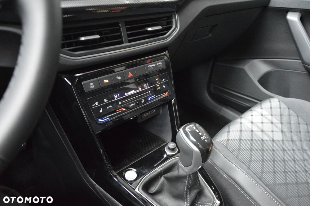 Volkswagen T-Cross 1.0 TSI R-Line Plus DSG - 22