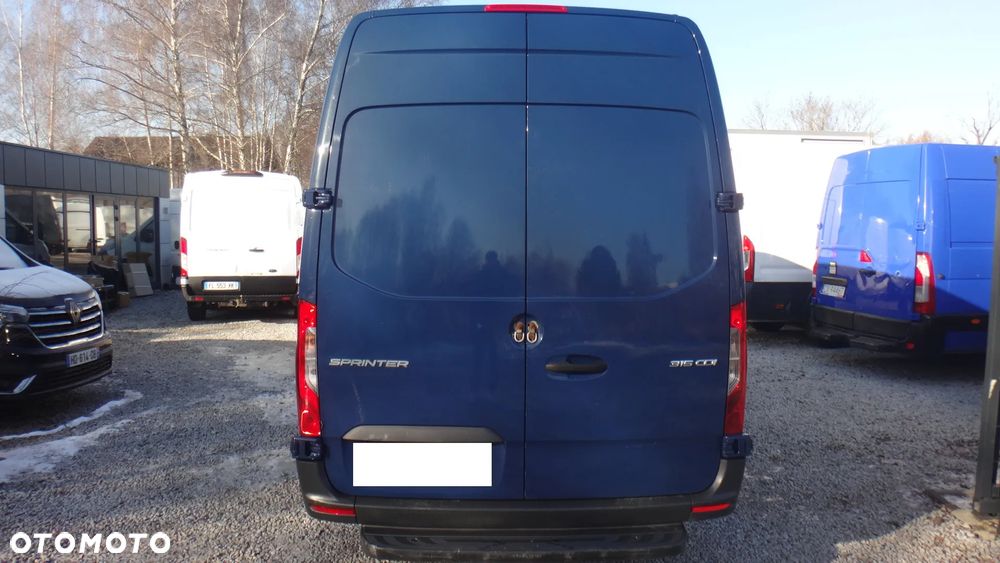 Mercedes-Benz Sprinter - 5