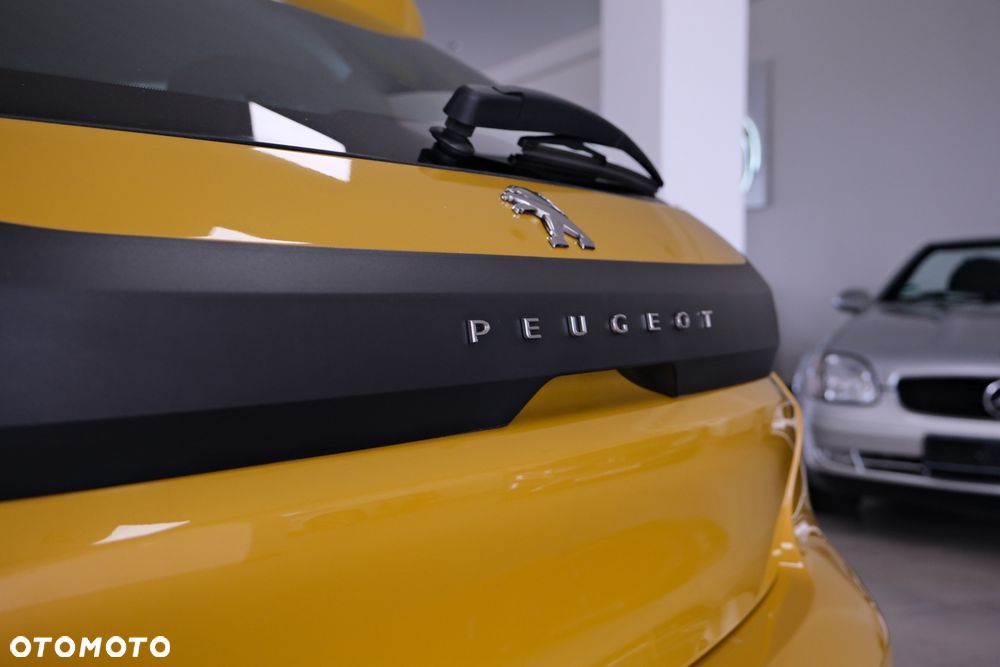 Peugeot 208 - 12