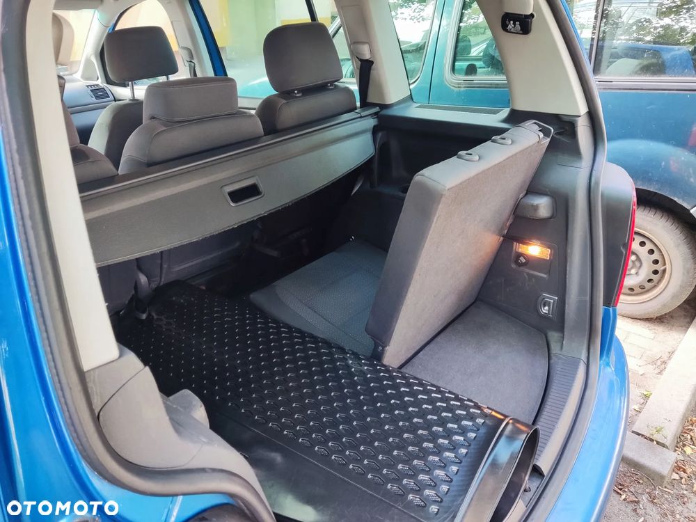 Volkswagen Touran 1.6 FSI Basis - 12