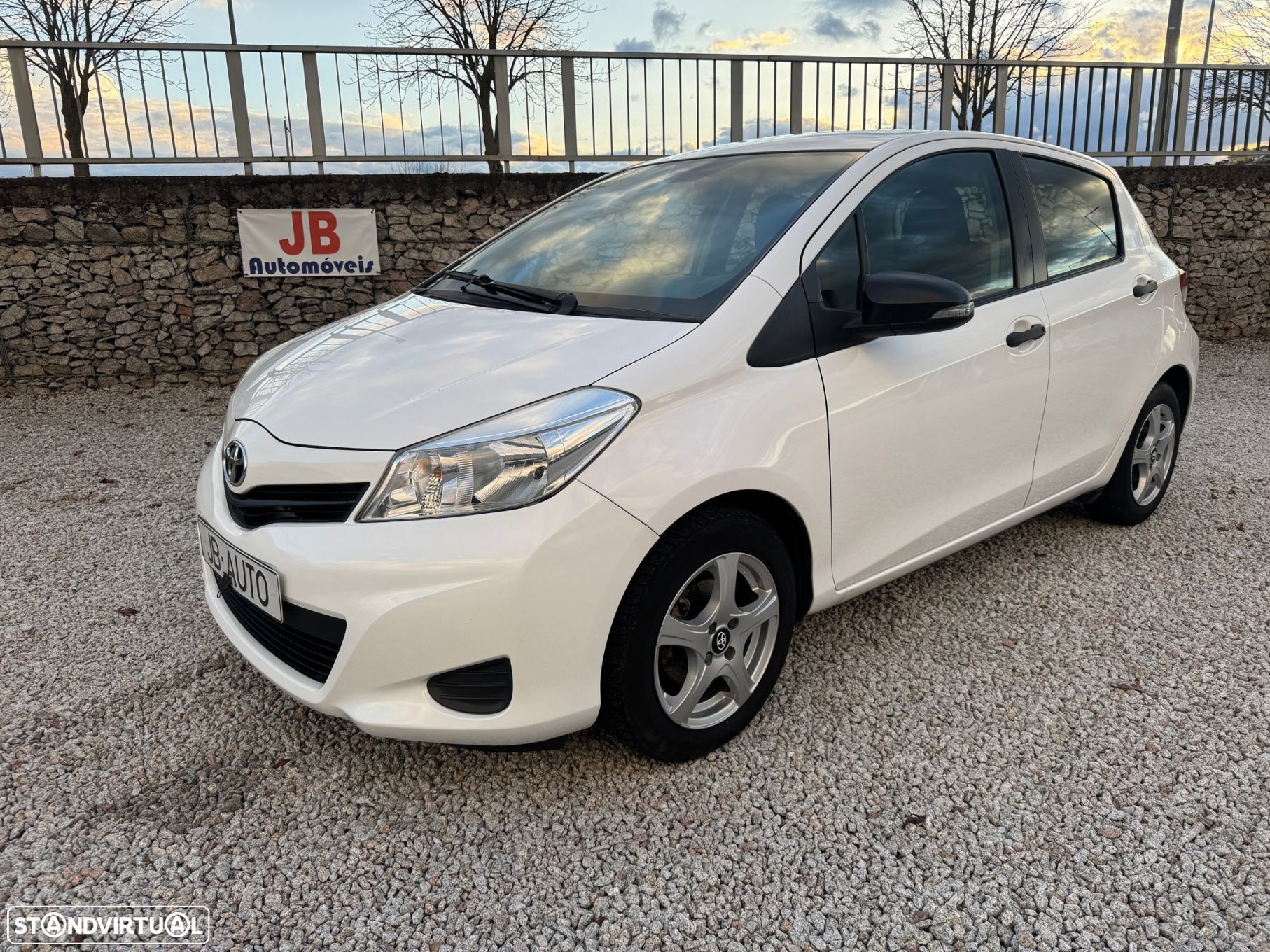 Toyota Yaris 1.0 VVT-i - 1