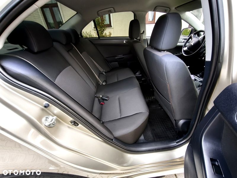 Mitsubishi Lancer - 32