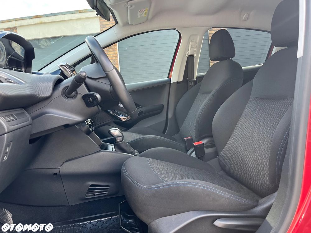 Peugeot 208 82 PureTech Style - 13