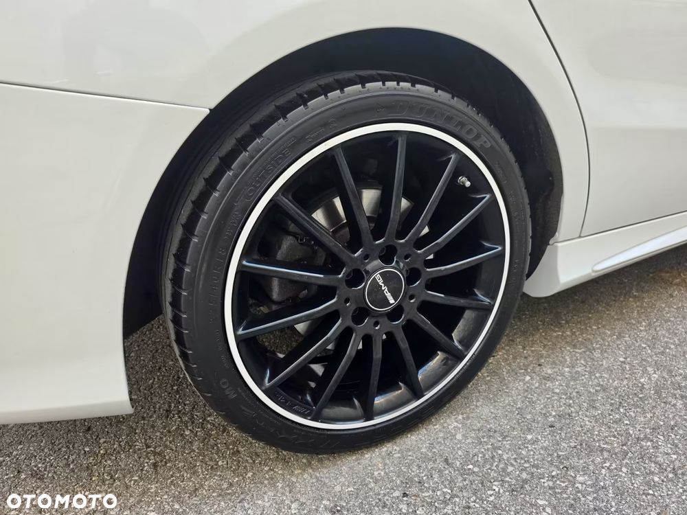 Mercedes-Benz CLA 220 4Matic 7G-DCT AMG Line - 12