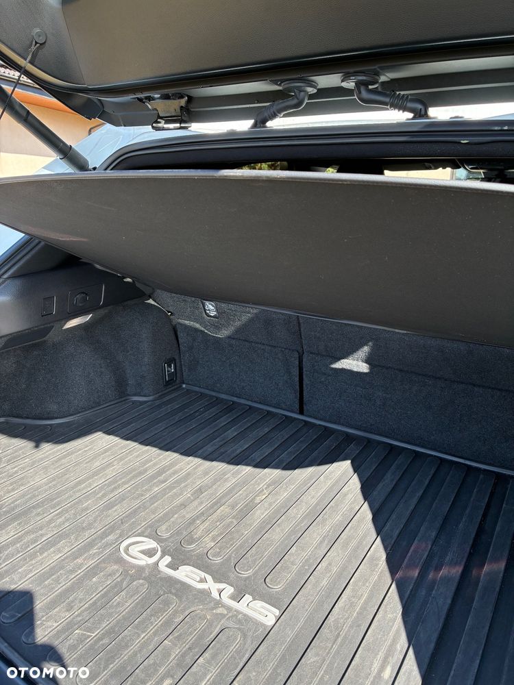 Lexus UX 250h F Sport 2WD - 39