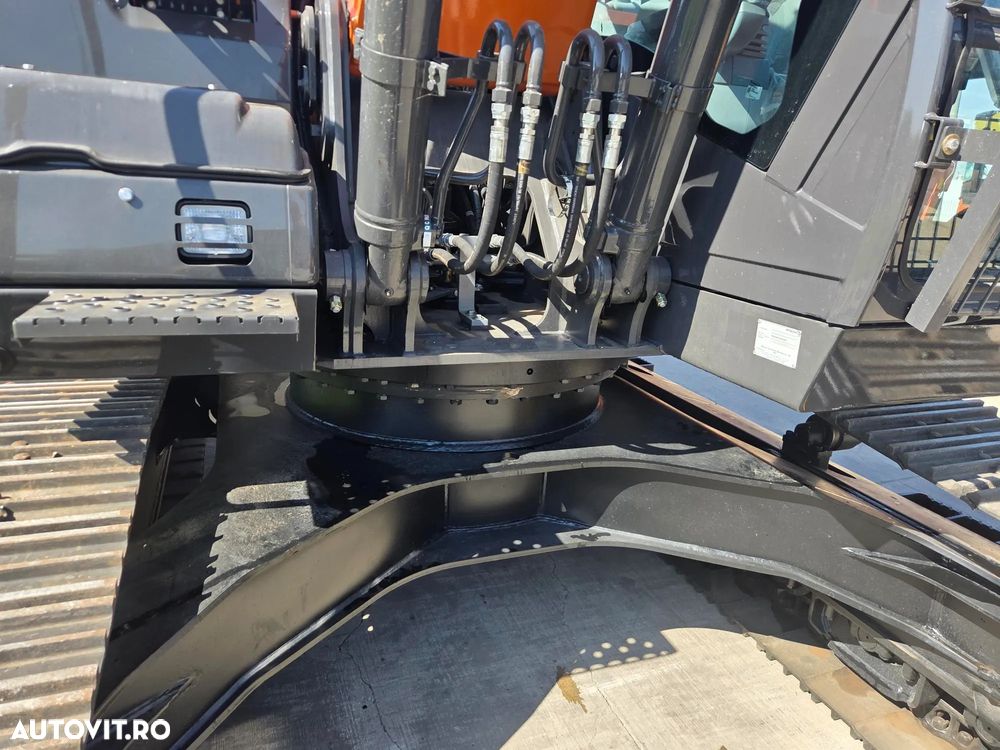 Hitachi ZX220, 22tone, 2026, 7ore, cupa 1,3mc, adancime sapare 7m, latime 2,99m, inst picon pe brate, Aer cond, computer in lb romana, produs in JAPONIA, posibilitate leasing 5 ani, garanti 1 an-PROMOTIE 109.900 EUR+Tva - 20