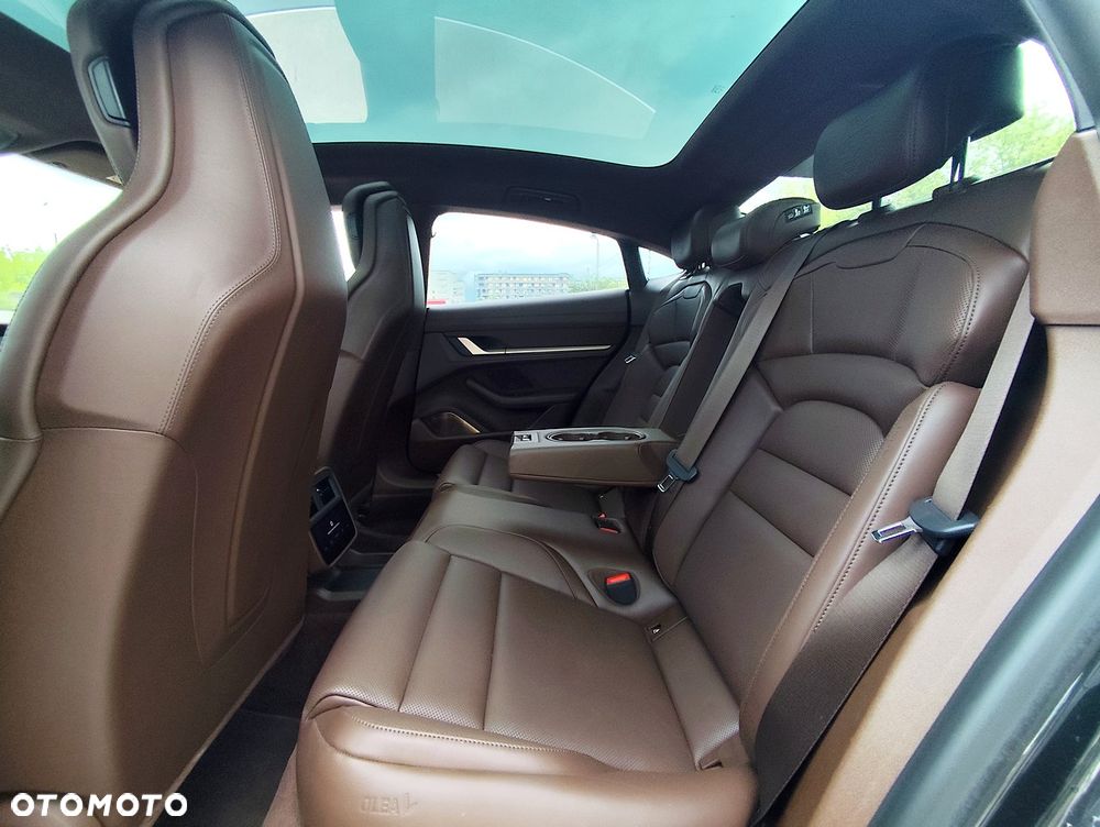 Porsche Taycan Turbo - 9