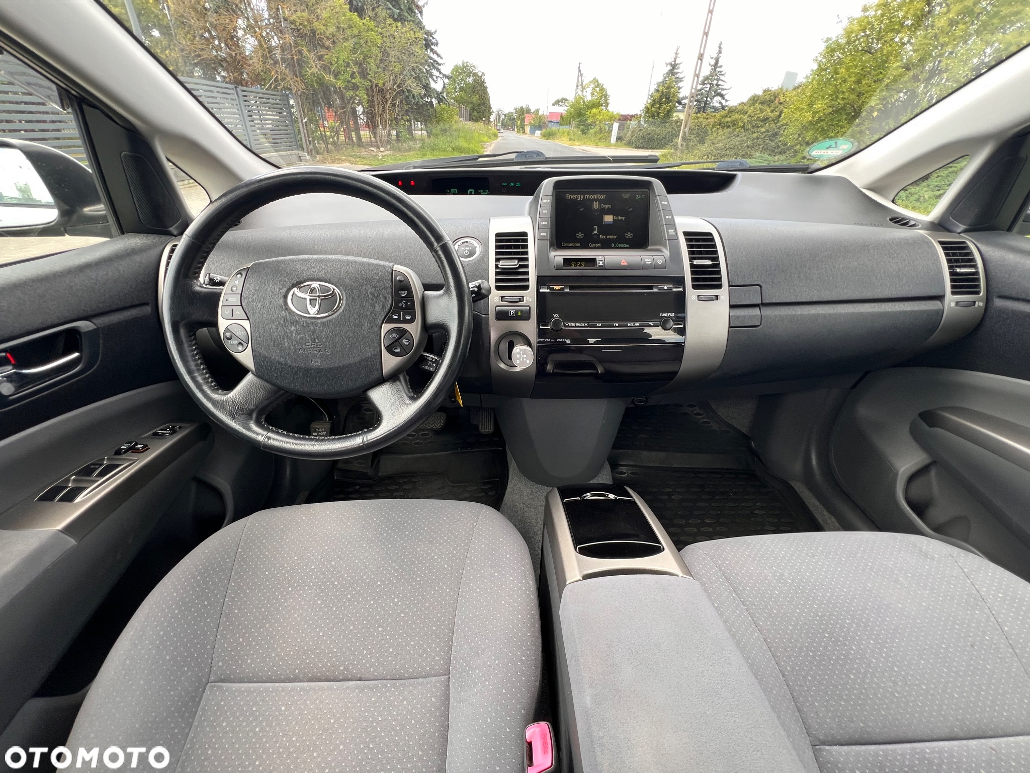 Toyota Prius (Hybrid) Executive - 13