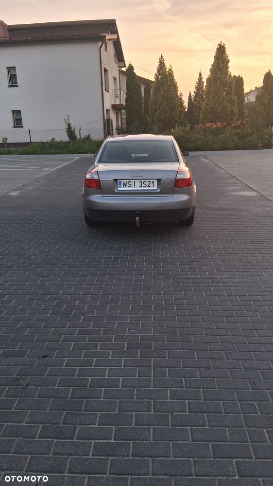 Audi A4 Limousine - 8