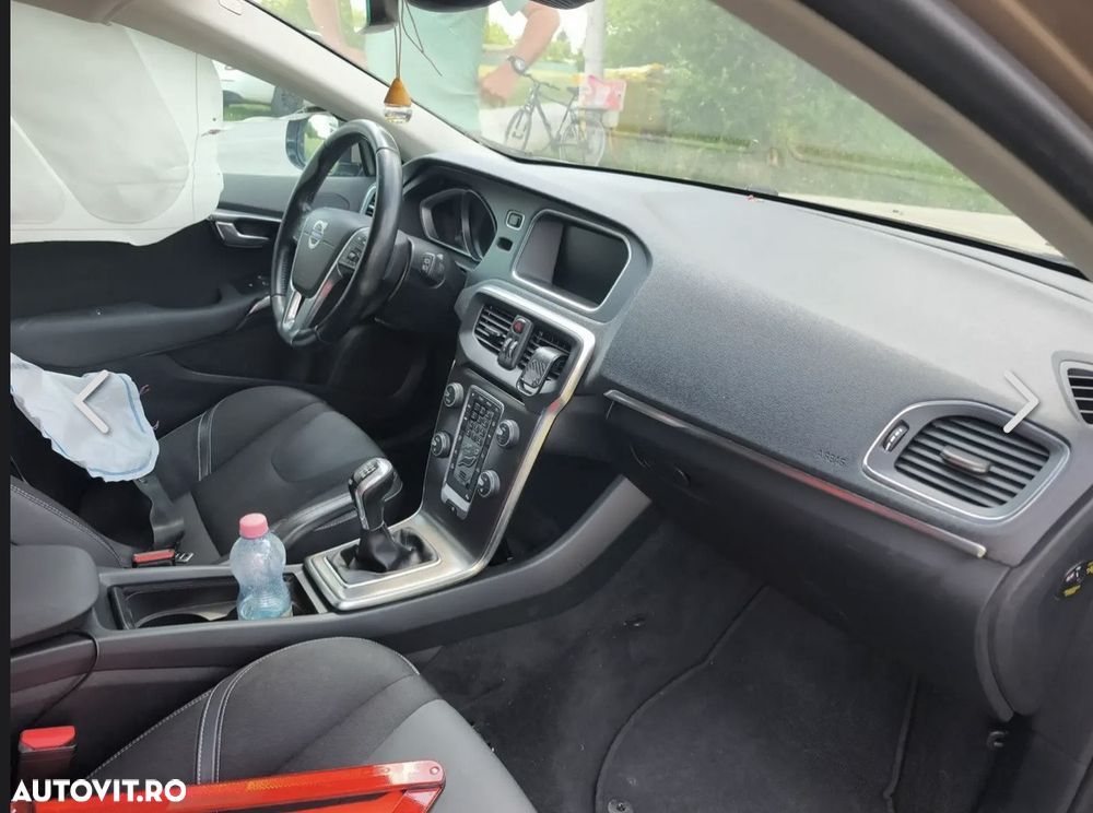Dezmembram volvo v40 2015 122.000 km - 5