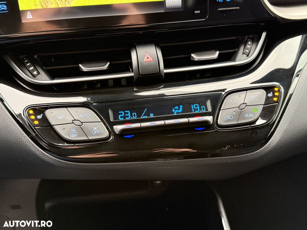 Toyota C-HR Hybrid Style Selection - 15