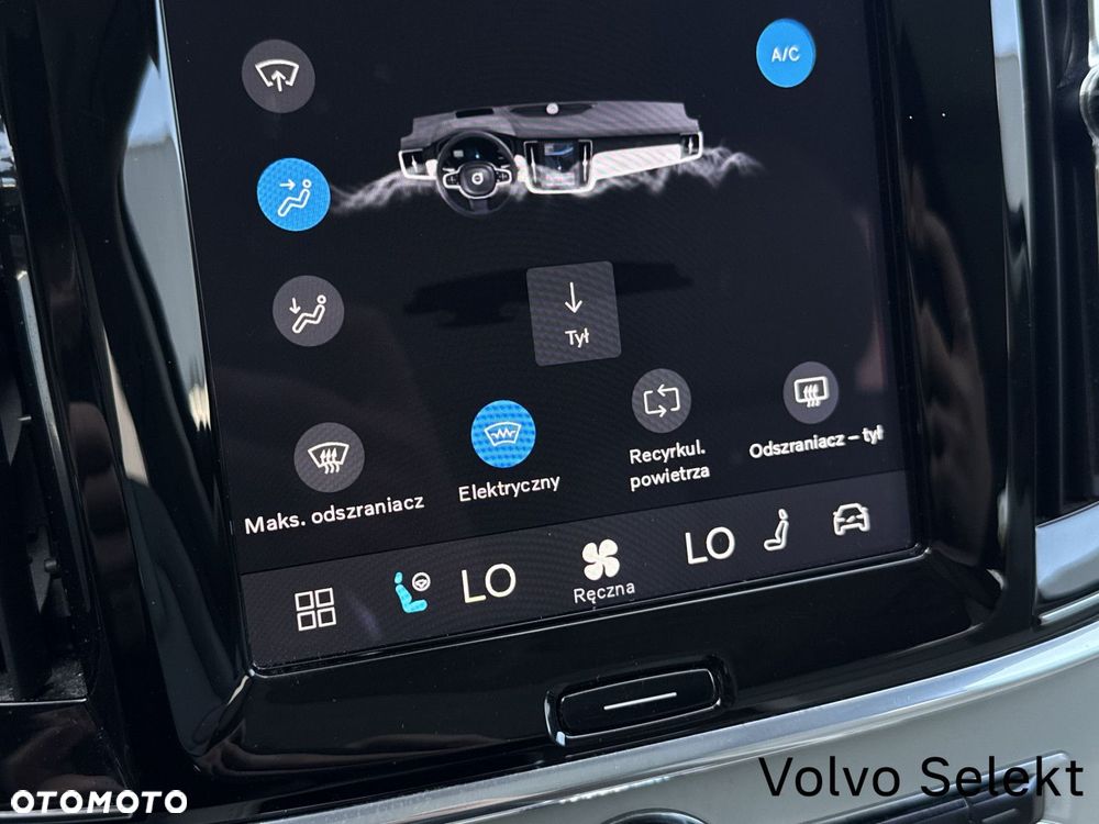 Volvo V90 Cross Country - 32