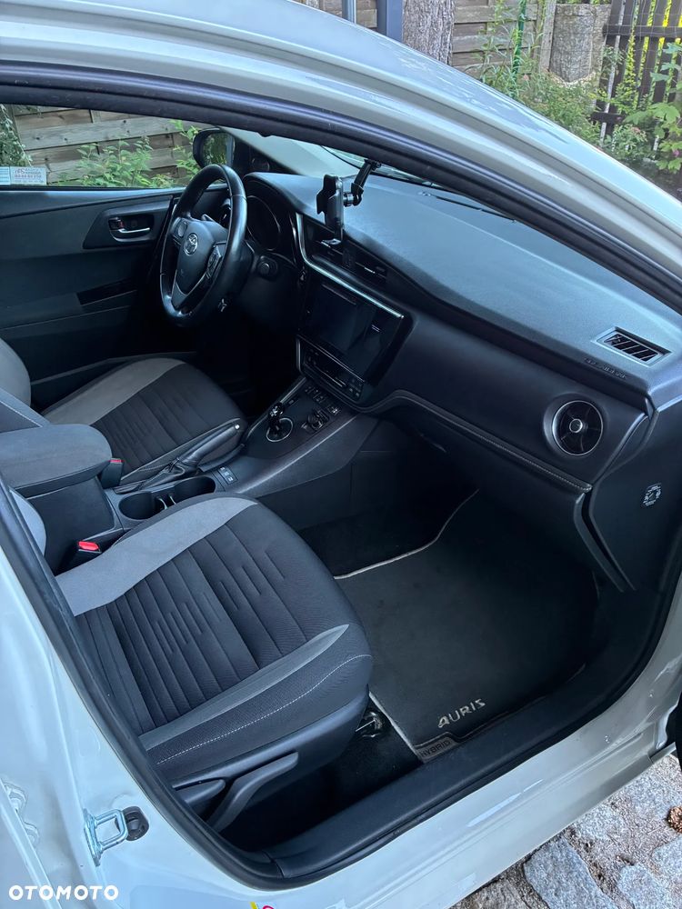 Toyota Auris Hybrid 135 Comfort - 5