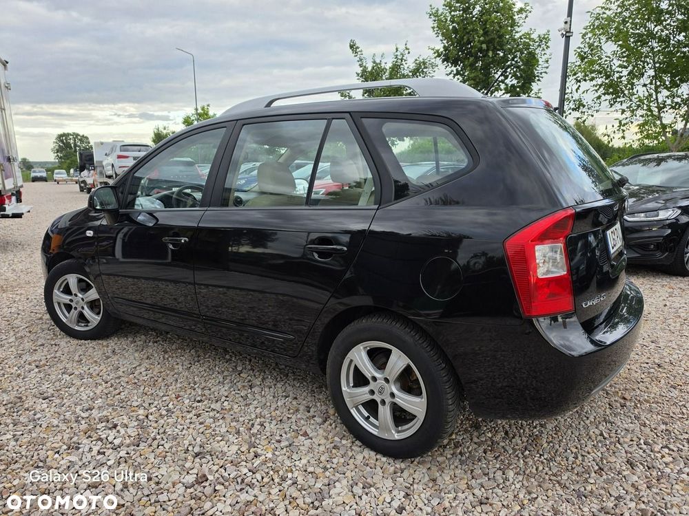 Kia Carens - 11