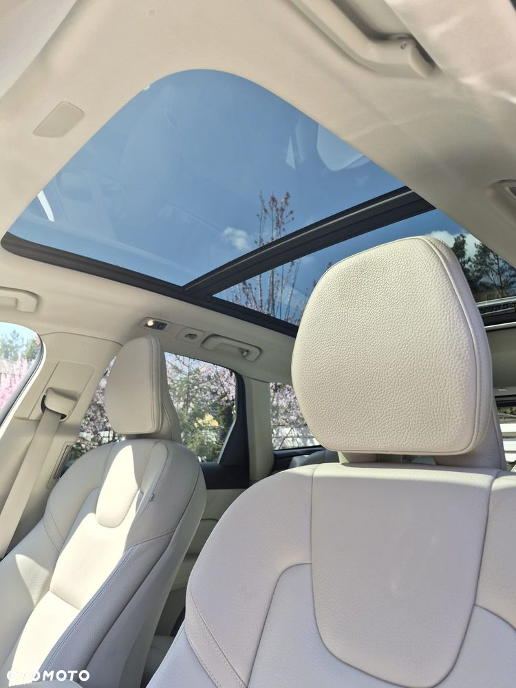 Volvo XC 60 B4 D AWD Momentum Pro - 10