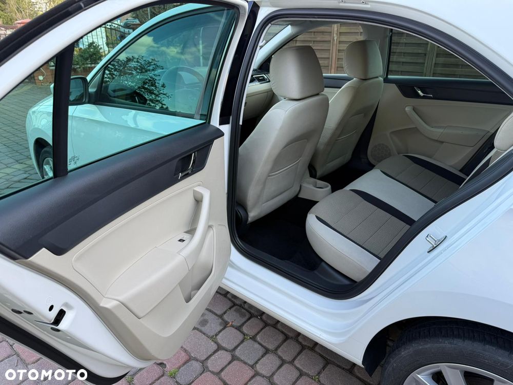 Skoda RAPID 1.6 TDI DPF Style Plus - 15
