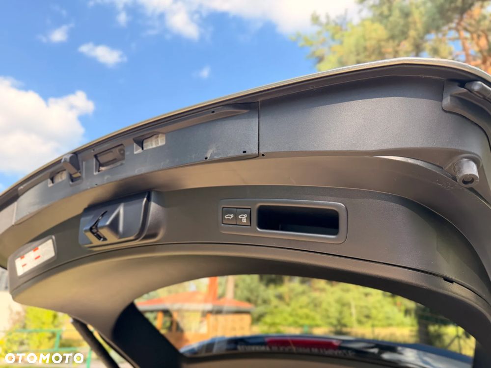 Lexus UX 250h GPF Business 2WD - 25