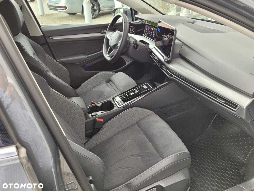 Volkswagen Golf - 8