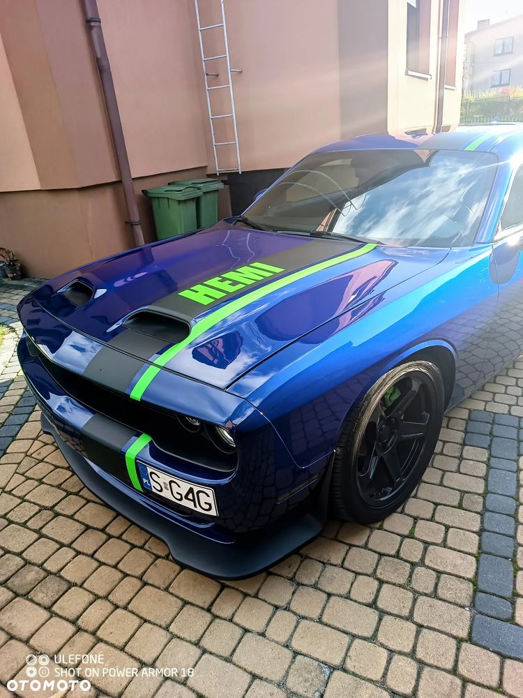 Dodge Challenger - 1