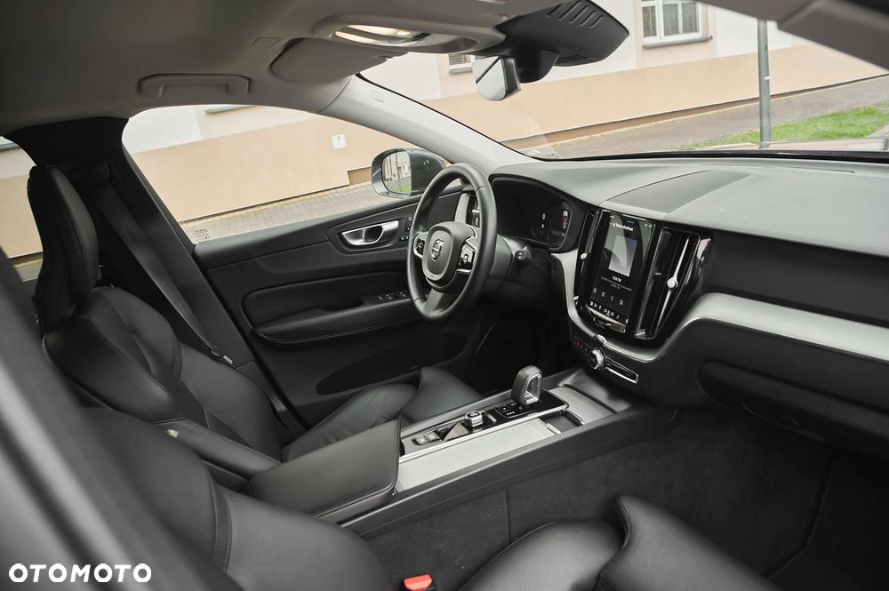 Volvo XC 60 B4 D Plus Bright - 28