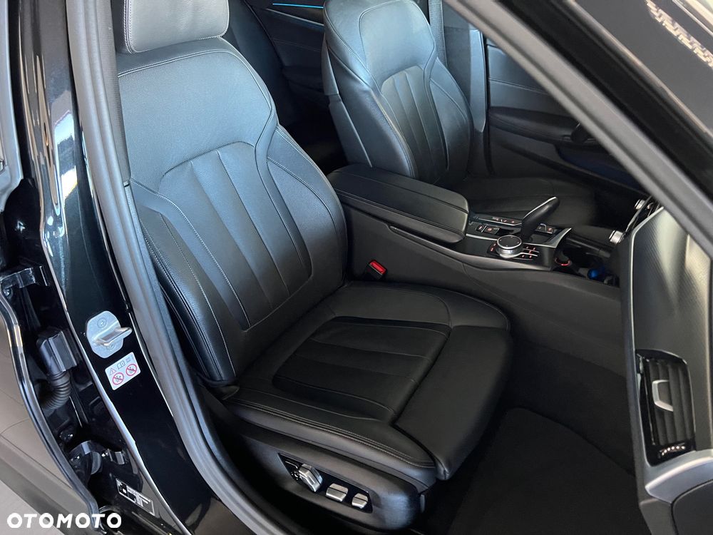 BMW Seria 5 520e M Sport sport - 38