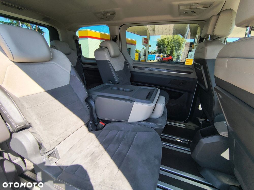 Volkswagen Multivan - 10