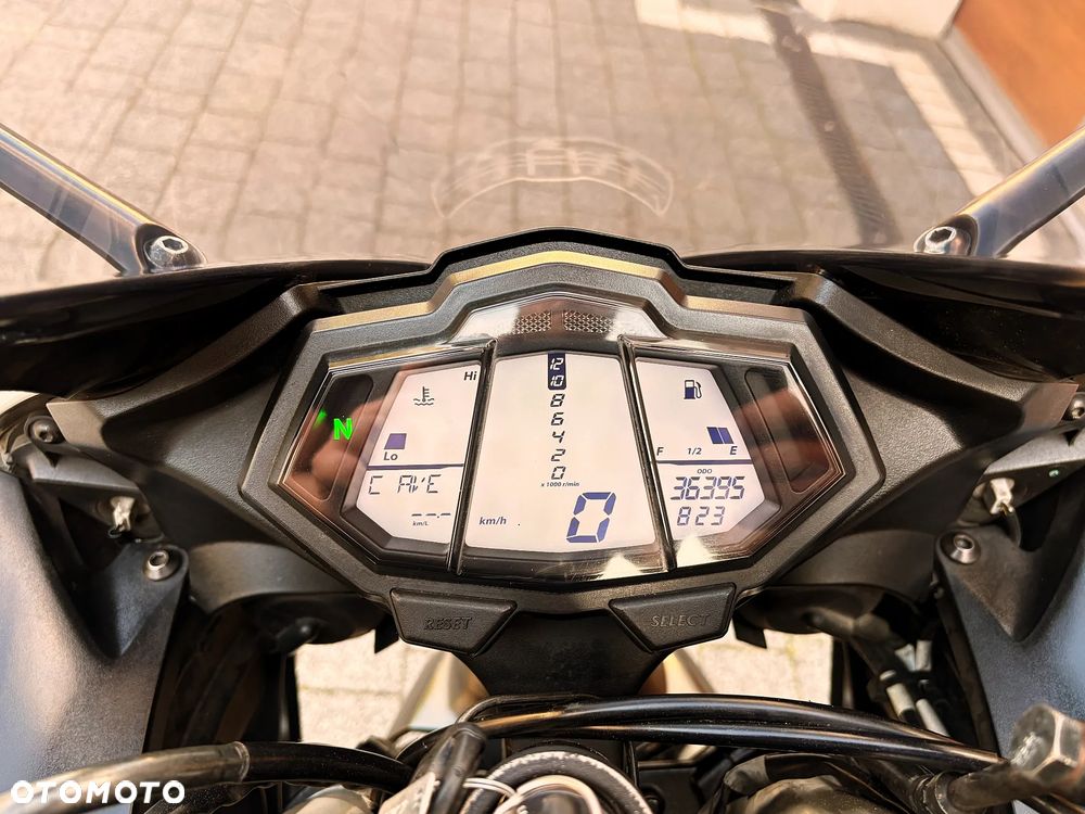 Yamaha YZF - 8