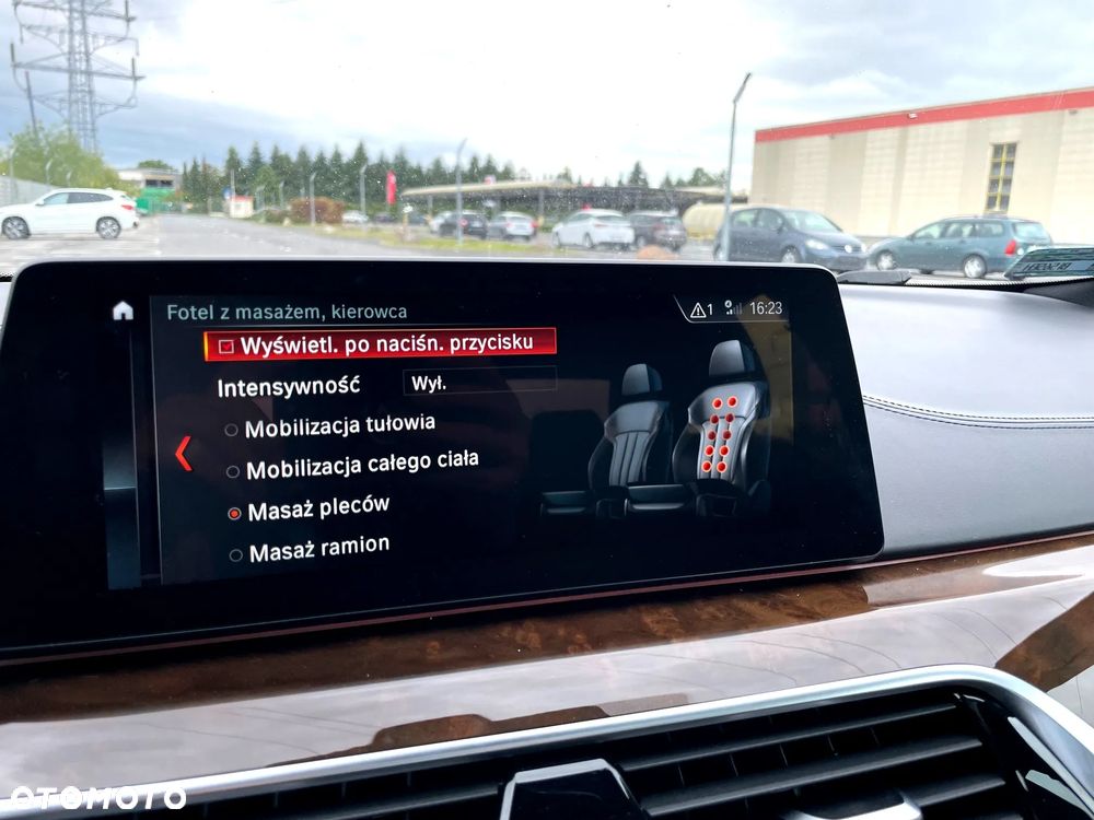 BMW Seria 5 M550i xDrive - 25