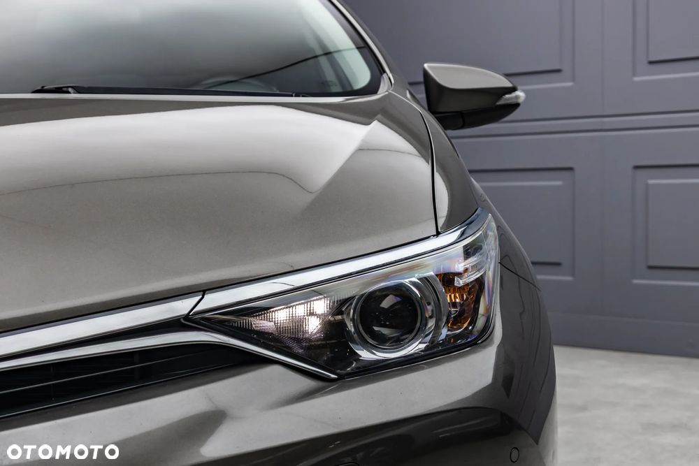 Toyota Auris Hybrid 135 Premium - 8