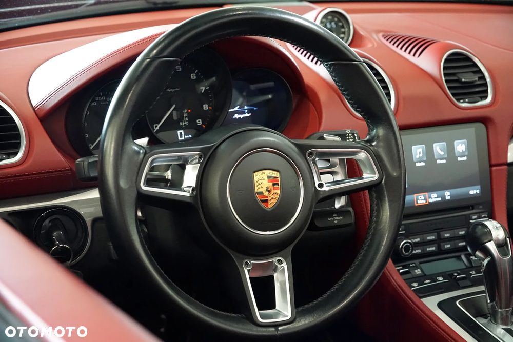 Porsche 718 Spyder - 18