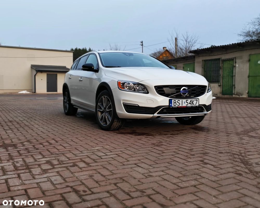 Volvo V60 Cross Country - 10