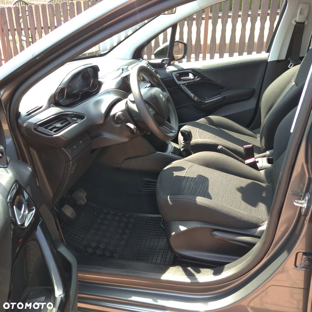 Peugeot 208 - 7