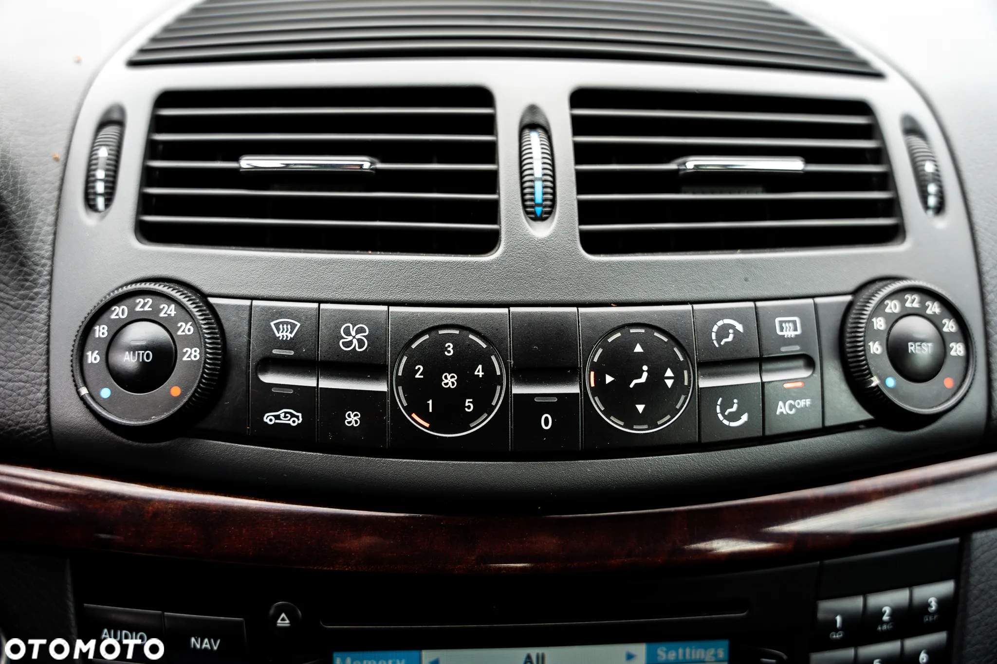 Mercedes-Benz Klasa E 200 Kompressor Automatik Elegance - 32