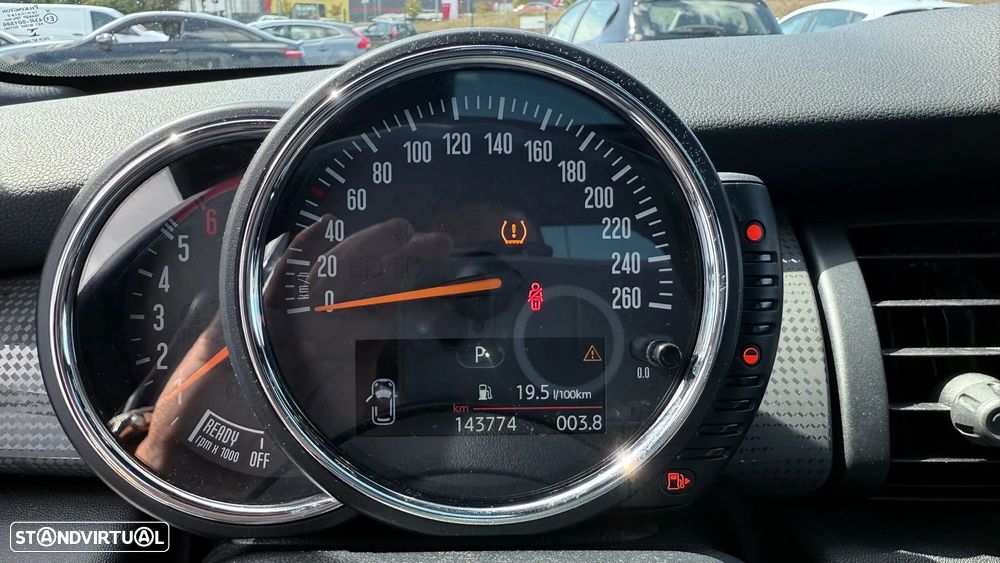 MINI 5 Portas Cooper D Auto - 18