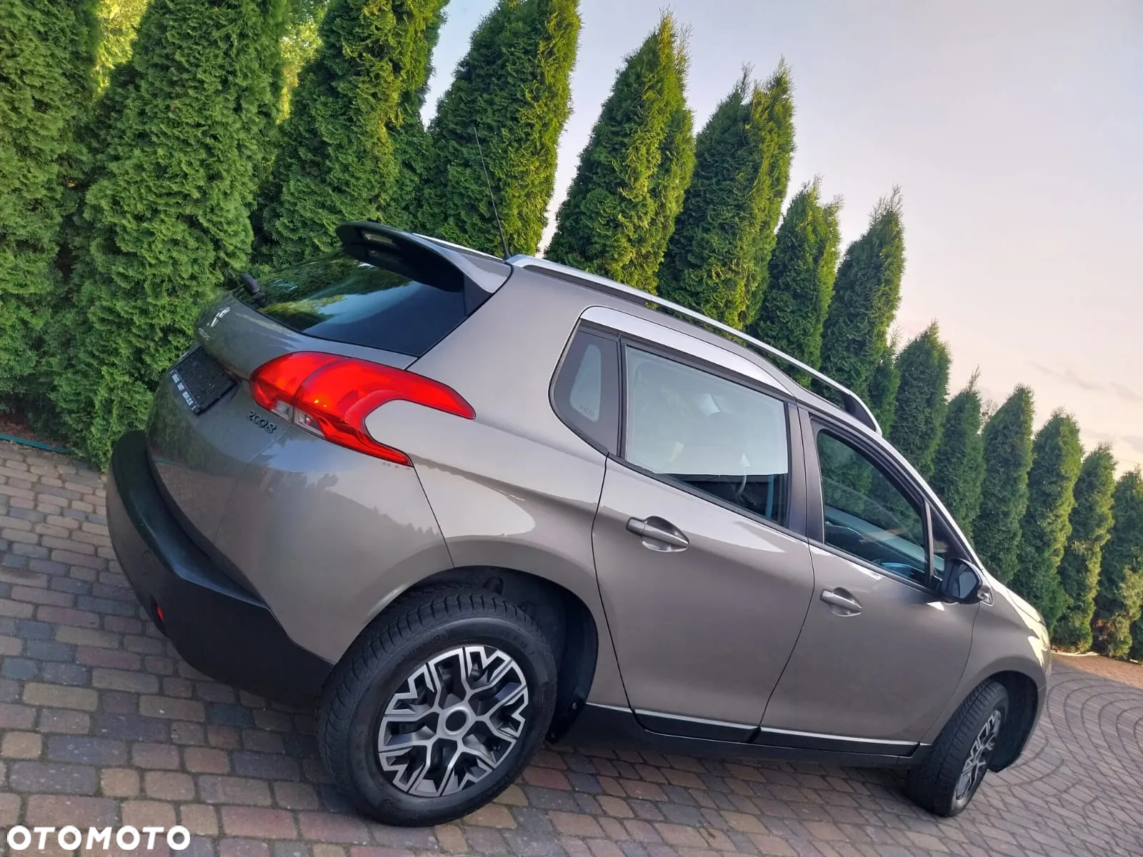 Peugeot 2008 - 8